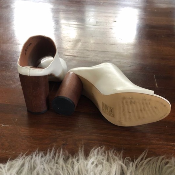 UO Chunky Heels 7.5 - Picture 5 of 5